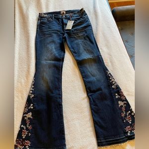 NWT Driftwood Floral Embroidered Dark Wash Bell Bottom Jeans-size 32